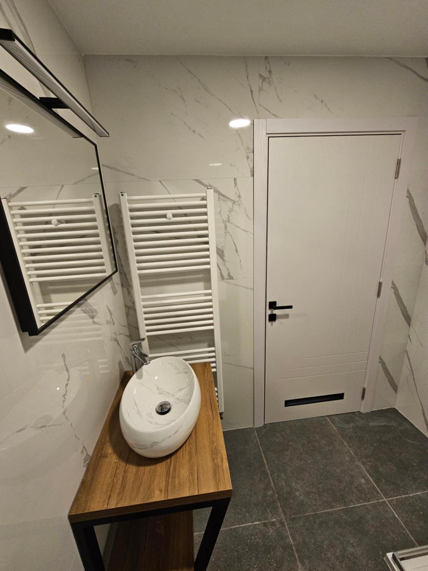 Regal Retreats Apartma