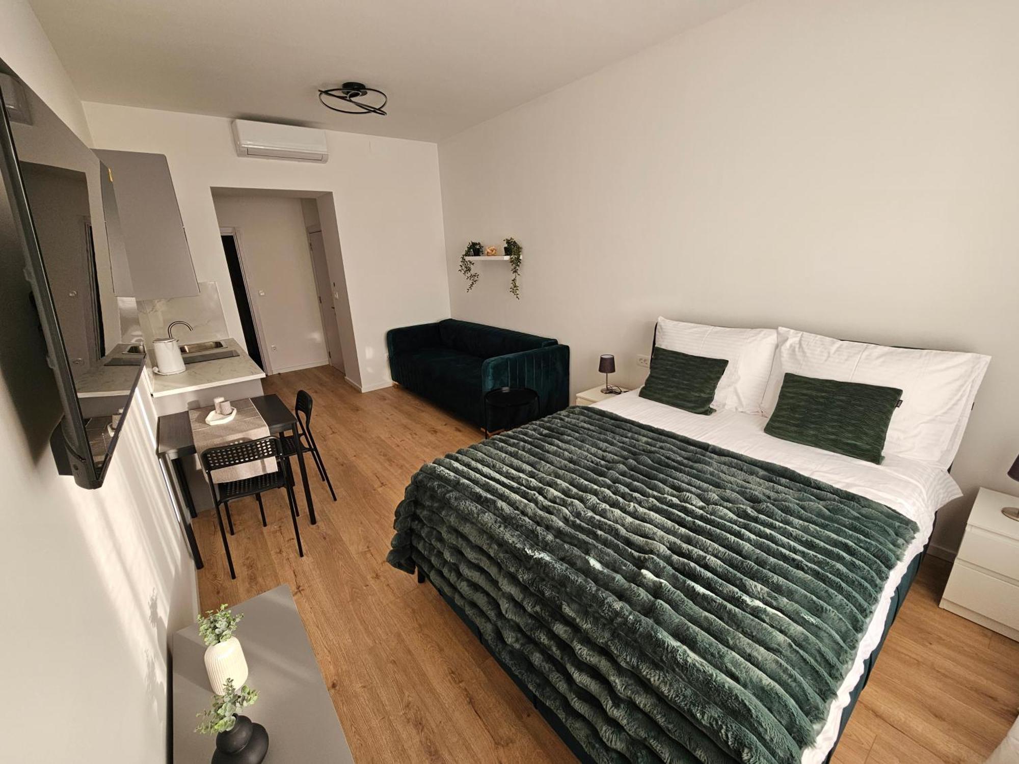 Regal Retreats Apartma